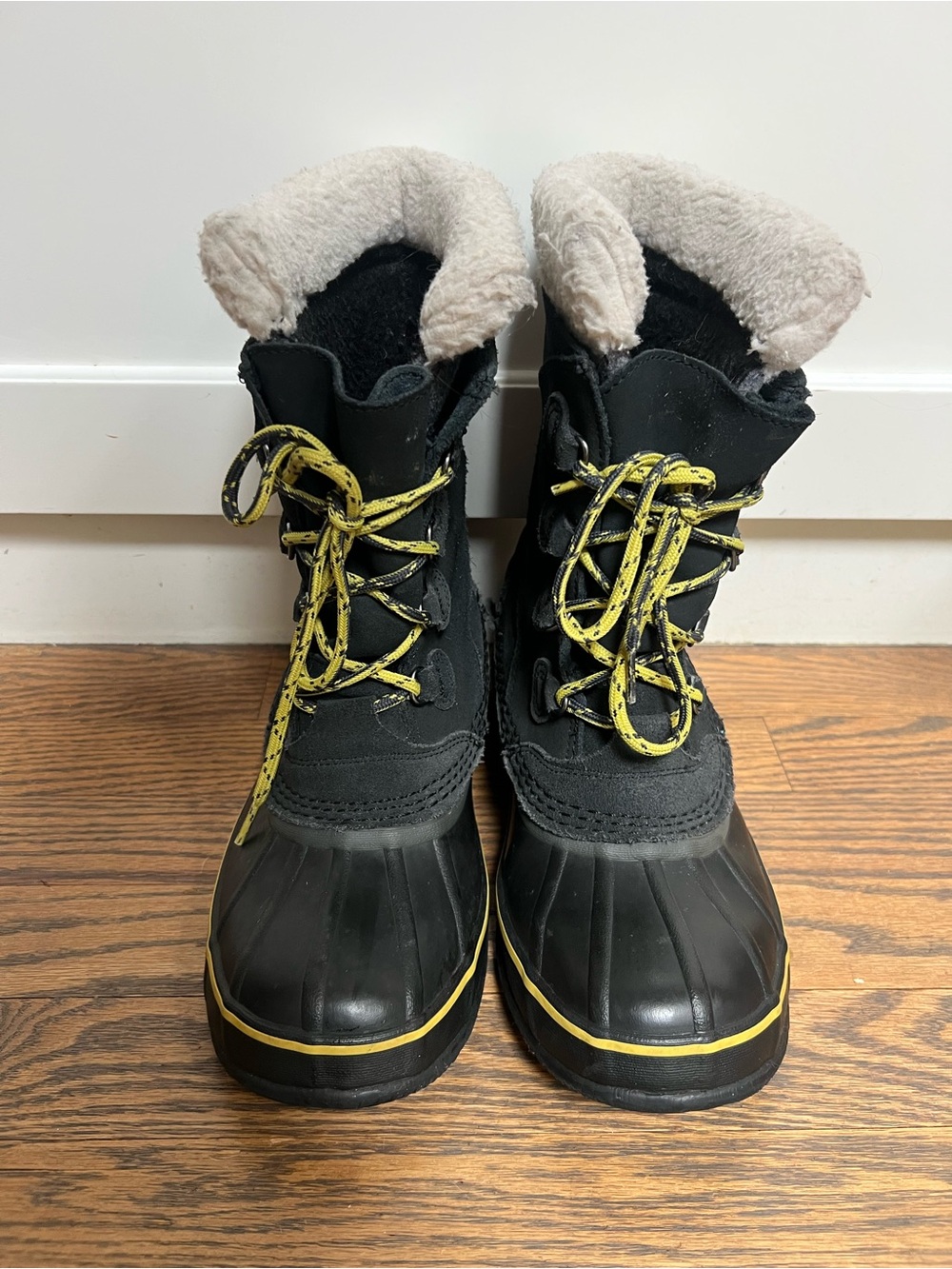 Like new Women's L.L.Bean Snow Boots, Suede Black 8